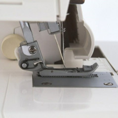 Macchina da Cucire Łucznik Overlock 820D-3